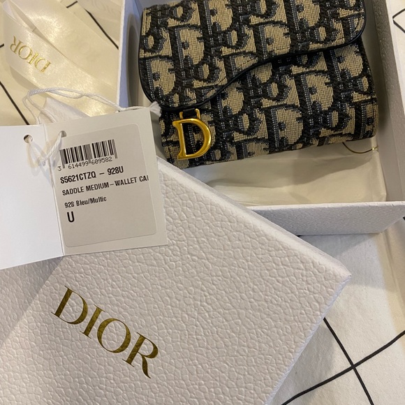 DIOR WALLET IN OBLIQUE PATTERN - LIKE NEW - Picture 4 of 6